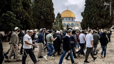 Sionistët sulmojnë xhaminë Al-Aksa