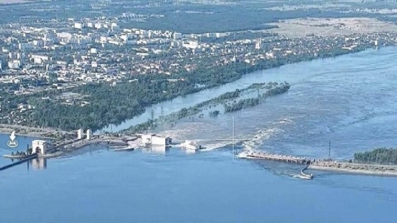 Barajın patlaması Ukrayna'nın Herson şehrini sular altında bıraktı