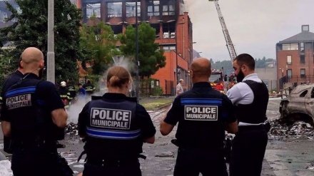  Macron urges parents to keep kids off streets, blames social media for fueling unrest 