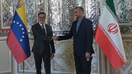 İron və Venesuela miyono 19 qılə həmkoəti sənəd imzo bıə