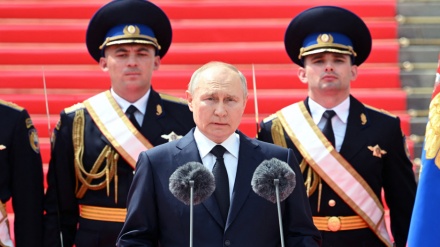  Putin hails military for saving Russia from 'civil war' 