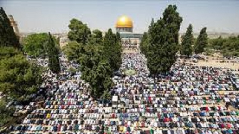 حضور هزاران فلسطینی در نماز جمعه مسجدالاقصی 