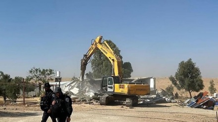 Dianggap Tidak Punya Izin, Rumah Warga Palestina Ini Dihancurkan