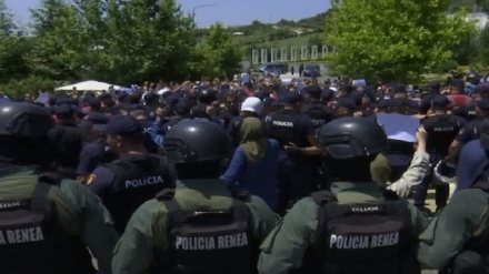 Lufta kundër terrorizmit dhe sulmet kibernetike, policia kontrolle në kampin e Muxhahedinëve