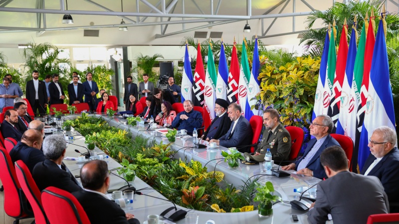 Presiden RII Sayid Ebrahim Raisi dan Presiden Nikaragua Daniel Ortega beserta delegasi masing-masing bertemu di Managua, Rabu (14/6/2023)