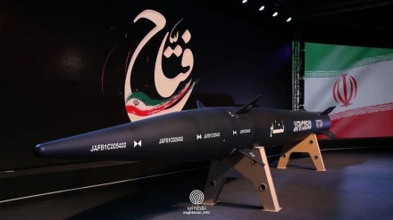 イランが極超音速ミサイルを公開
