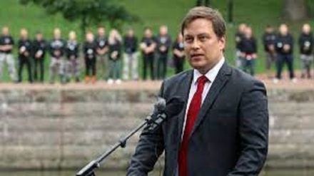 Finlandia, si dimette il Ministro dell’Economia per dichiarazioni inneggianti a Hitler