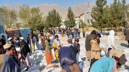 د ښځینه کارمندانو د بېرته راستنېدو لپاره خپلو هڅو ته دوام ورکوو