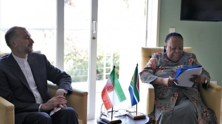 אמיר עבדולהיאן נועד, בקייפטאון, עם שרת החוץ של דרום אפריקה