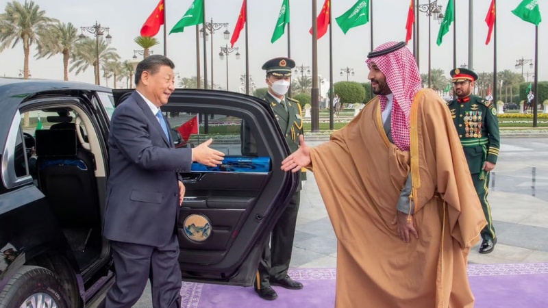 中国の習近平国家主席とサウジアラビアのムハンマド・ビン・サルマン皇太子