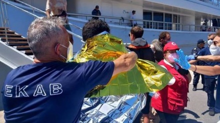Të paktën 9 persona janë arrestuar pas fundosjes së varkës së emigrantëve në Greqi
