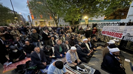 Muslim Inggris Protes Penutupan Islamic Center