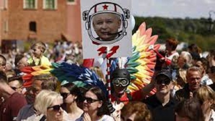 Polonia, mezzo milione in marcia contro il governo