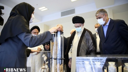 İnğılobi lideri bə kişfəri atomi sənaye noiliyyəton nımoyişqo osə ğandey