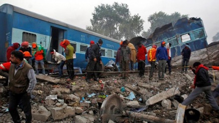 خروج قطار از ریل در شرق هند با صدها کشته و زخمی 