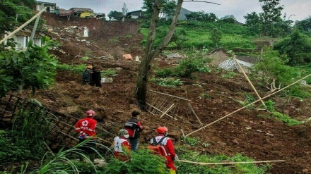 中国・四川省で土砂崩れ、19人死亡