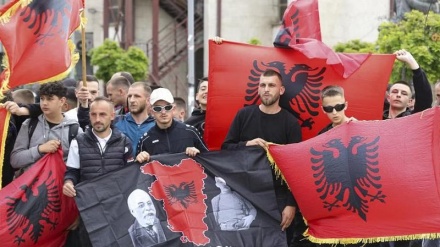 Para sanksioneve të mundshme, BE dhe SHBA kërkojnë zgjidhje për krizën në veri të Kosovës