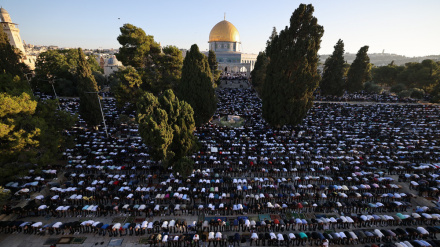 Israeli forces clash with Palestinian worshipers at al-Aqsa on Eid al-Adha