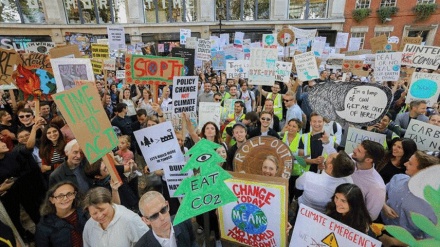 В Британии усилились протесты экологов против политики правительства 
