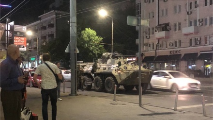 Rostovlular şəhərin küçələrində Vaqner tanklarının olmasına etiraz edirlər
