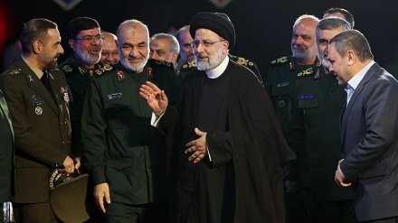 Presidente Raisi e vertici dell'IRGC alla presentazione Fattah + FOTO