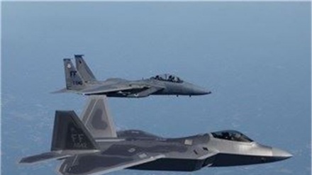 Amerika dislokon avionë luftarakë F-22 në Siri