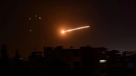 シリアが、首都上空への攻撃を迎撃