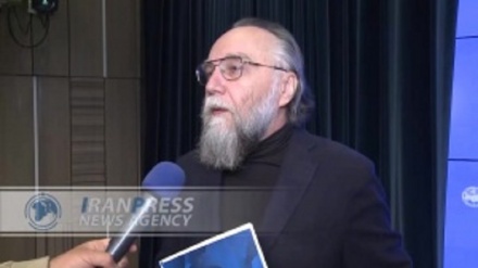 Meşhur rus teoretigi: Ymam Homeýni (RA) ýüreklere buýruk berýärdi