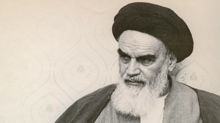 Iranians, Muslims around world mark passing away anniversary of Imam Khomeini