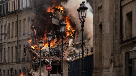 仏パリで建物が爆発・崩壊、37人負傷