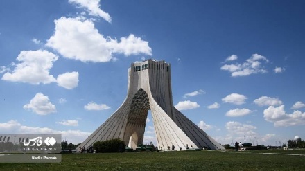 (FOTO DEL GIORNO) Piazza Azadi di Tehran