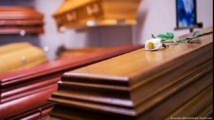 厄瓜多尔一老妇在葬礼上“死而复生”并敲击棺材