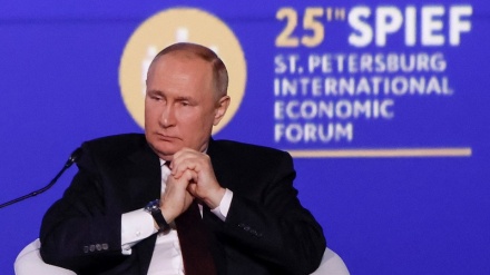Putin, nuovo messaggio all'Europa: l'era del dominio Usa è finita