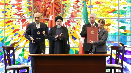 イラン大統領の南米訪問中に、３５の協力文書が調印