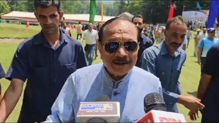 कश्मीर में बाधाओं के बावजूद ईद की नमाज़ अदा की गयी 