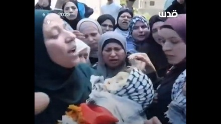 Filistin'li annenin 2 yaşındaki şehit çocuğuna veda ettiği acı anlar