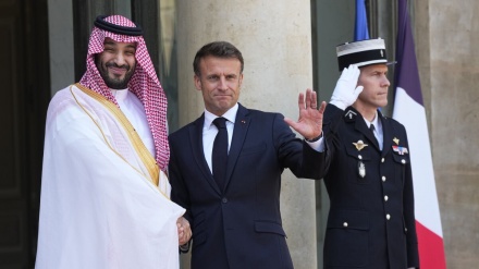 Macron incontra bin Salman: nessun commento a fine pranzo