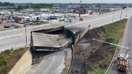 米高速道路崩落現場で１人の遺体を収容、衝突のトラック激しく炎上