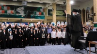 イランイスラム革命最高指導者のハーメネイー師と殉教者の遺族ら数百人の会談