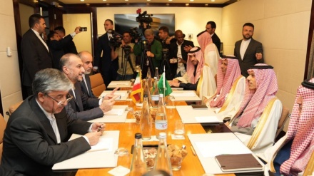 Iran-Arabia Saudita, incontro tra Abdollahian e Bin Farhan + VIDEO
