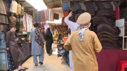 افزایش رونق بازار خرید و فروش لباس های محلی مزار شریف در آستانه عید قربان 