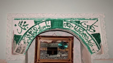 کتیبه‌ی فارسی بالای محراب مسجدی در شهر دربندِ روسیه