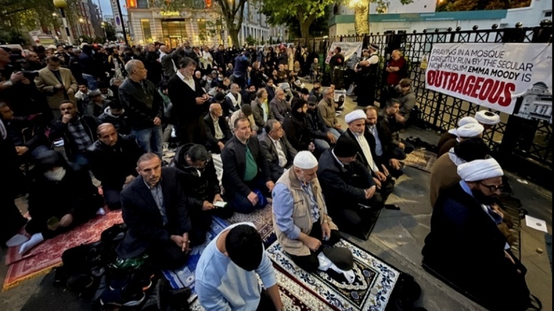 Продолжение протестов против запрета на проведение религиозных церемоний в Исламском центре Лондона