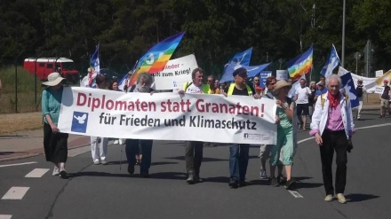 ドイツで、NATO演習とウクライナへの武器供与に抗議するデモ実施