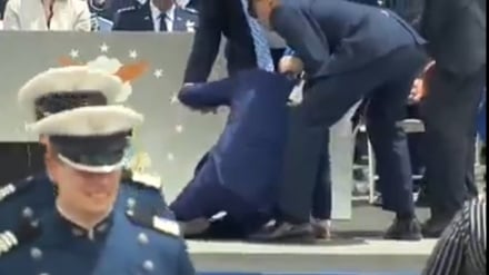 د امریکا ولسمشر یو ځل بیا وغورځیدو