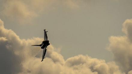 Nato, jet inglesi intercettano due aerei militari russi: tensione nei cieli