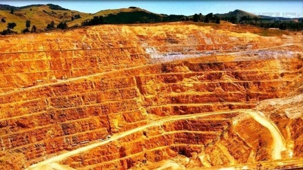 イラン南部で地域最大級の斑岩銅鉱床を発見