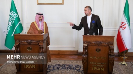 Talimi i ministrave të punëve të jashtme të Iranit dhe Arabisë Saudite në Teheran/Foto
