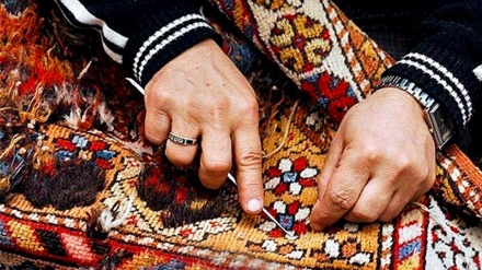 手織りじゅうたん：イランの歴史とアイデンティティ