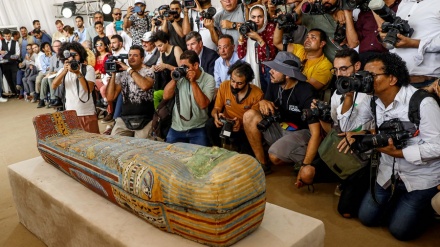 Punishte mumie njerëzore dhe kafshësh si dhe dy varre në varrezat e lashta të Saqqara në Egjip/Foto